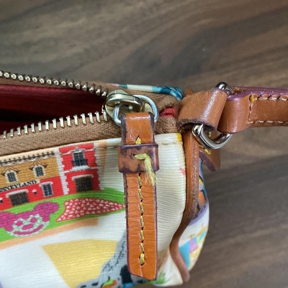 Dooney and bourke Disney land resort retro strap mini barrel - Picture 7 of 10